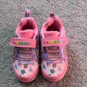 NWOT Cocomelon Light Up size 6 Toddler Girls Velcro Sneakers